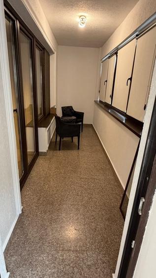 Apartament cu 3 camere decomandat, mobilat în Casa de Cultură