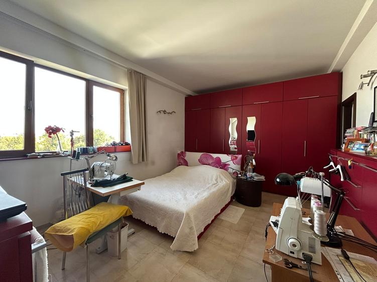 Penthouse cu 3 camere semidecomandat în Herăstrău