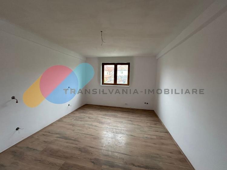Duplex cu 4 camere cu Canalizare în Copăceni