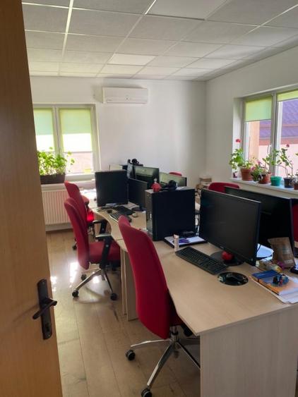 Casă individuală cu 14 camere cu Canalizare în Zorilor