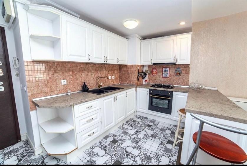 Apartament cu 3 camere semidecomandat, mobilat în Colentina