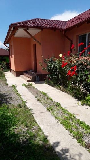 Casă cu 3 camere în Brătășanca