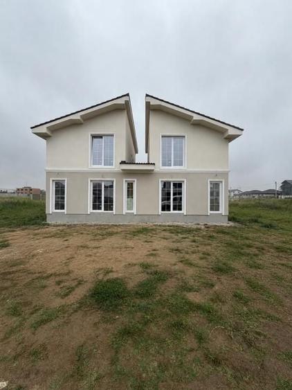 Duplex cu 4 camere cu Canalizare în Moșnița Nouă