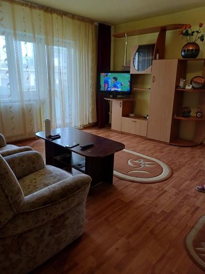 Apartament cu 2 camere semidecomandat în 1 Mai