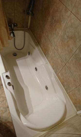 Apartament cu 3 camere semidecomandat în Basarab