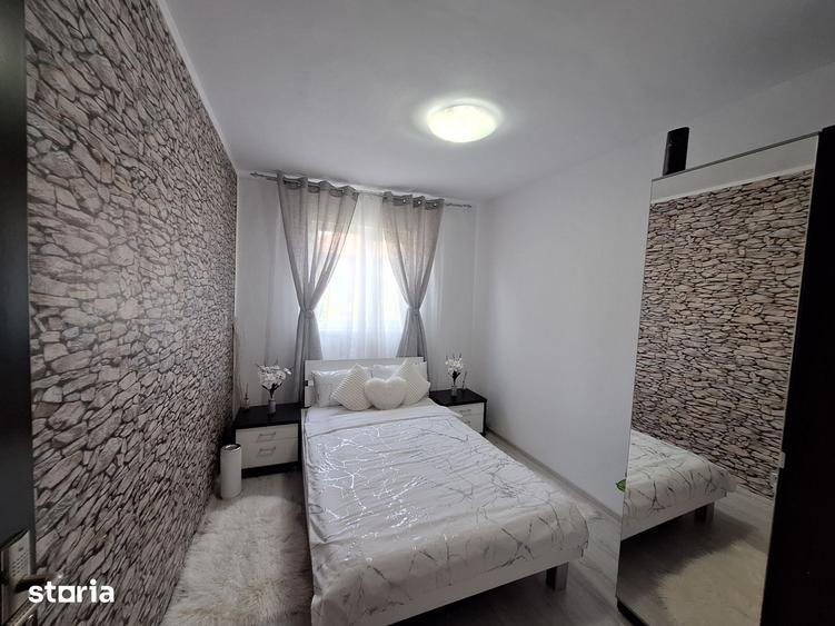 Apartament cu 3 camere semidecomandat în Girocului