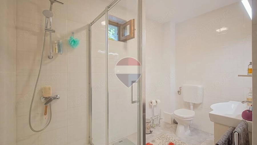 Apartament cu 4 camere decomandat în Cioplea
