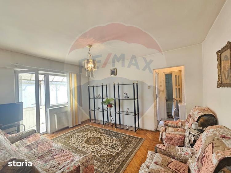 Apartament cu 3 camere semidecomandat în Central