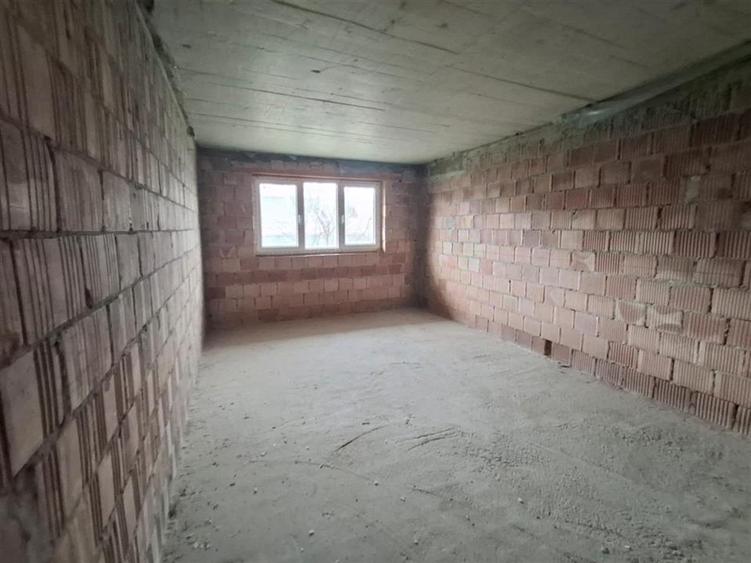 Casă individuală cu 5 camere cu Teren 380 Mp în Central