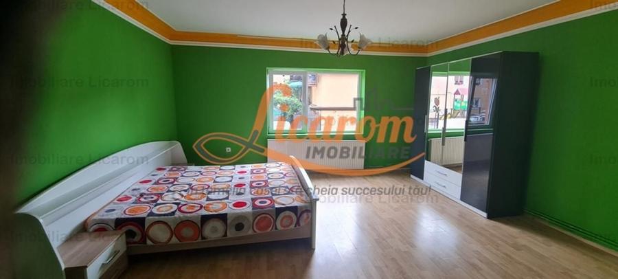 Casă individuală cu 6 camere semidecomandat cu Canalizare în Astra