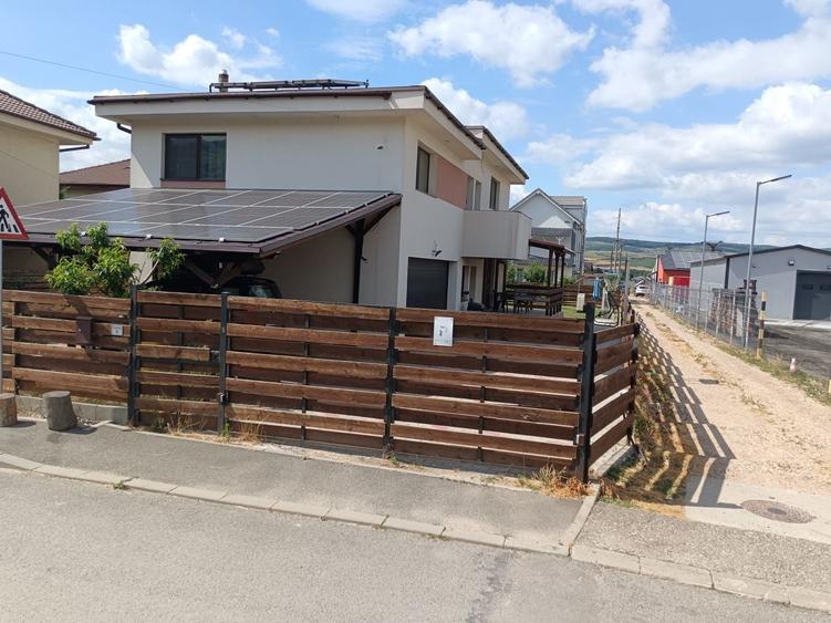 Casă cu 4 camere în Gilău