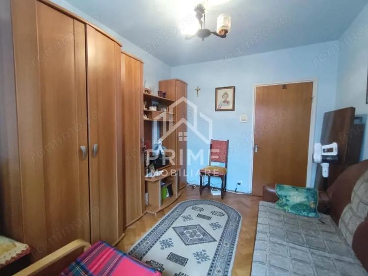 Apartament cu 4 camere decomandat în Central