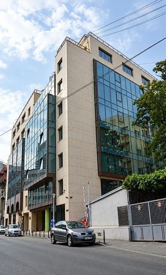 Birou, de 6,750 mp, în Universitate