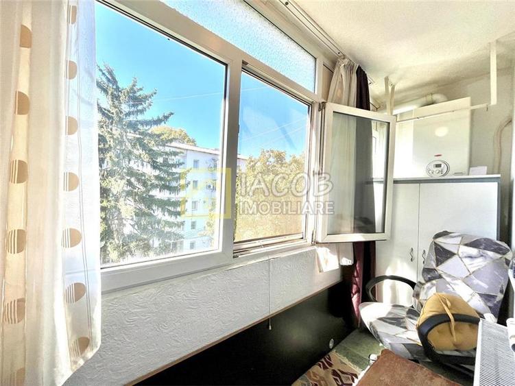 Apartament cu 2 camere semidecomandat, mobilat în Cornișa