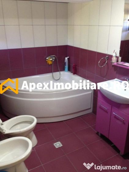 Casă individuală cu 7 camere cu Canalizare în Vitan Mall