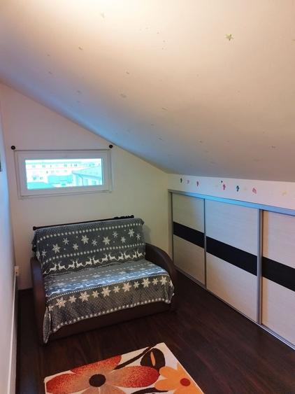 Apartament cu 3 camere semidecomandat în Florești