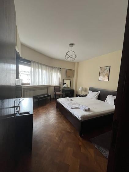 Apartament cu 5 camere semidecomandat în Unirii