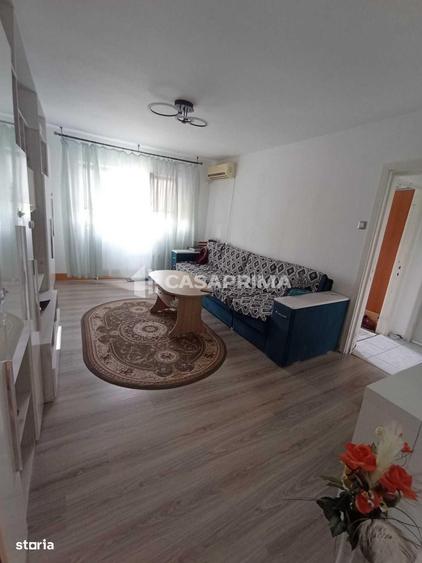 Apartament cu 3 camere semidecomandat în Podu Roș