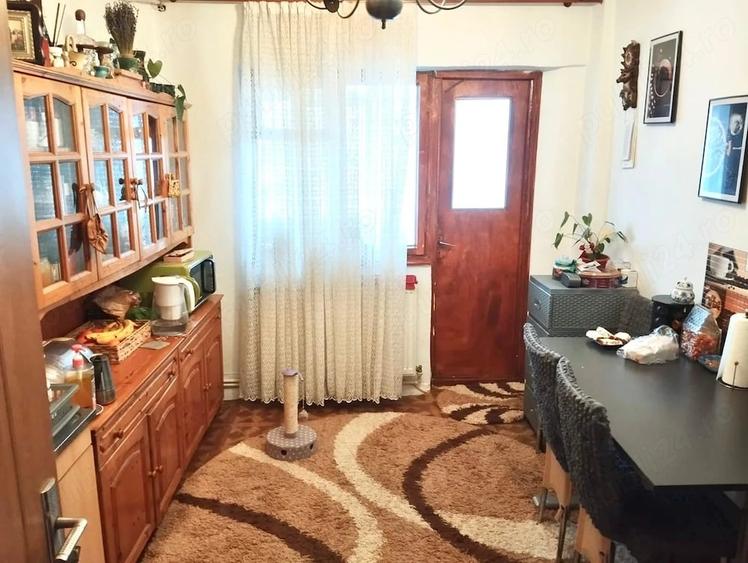 Apartament cu 3 camere decomandat în Coman