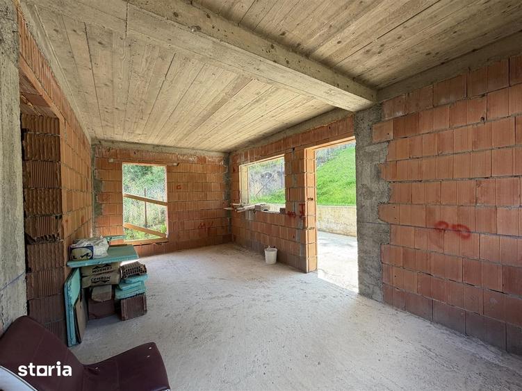 Casă cu 4 camere cu Teren 845 Mp în Central
