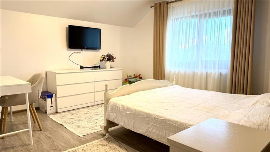 Casă individuală cu 5 camere cu Teren 1000 Mp în Aroneanu