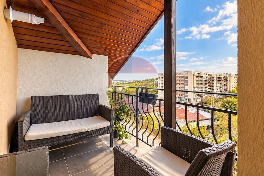 Apartament cu 4 camere decomandat în Filiași
