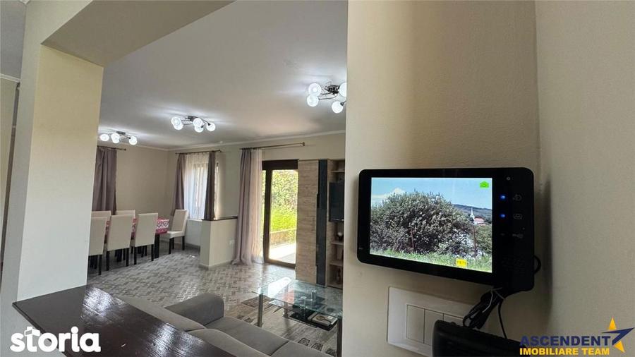 Casă cu 6 camere cu Teren 500 Mp în Corunca