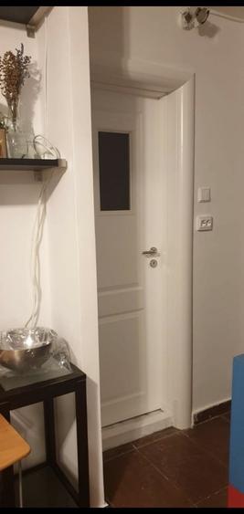 Garsonieră nedecomandată în Victoriei