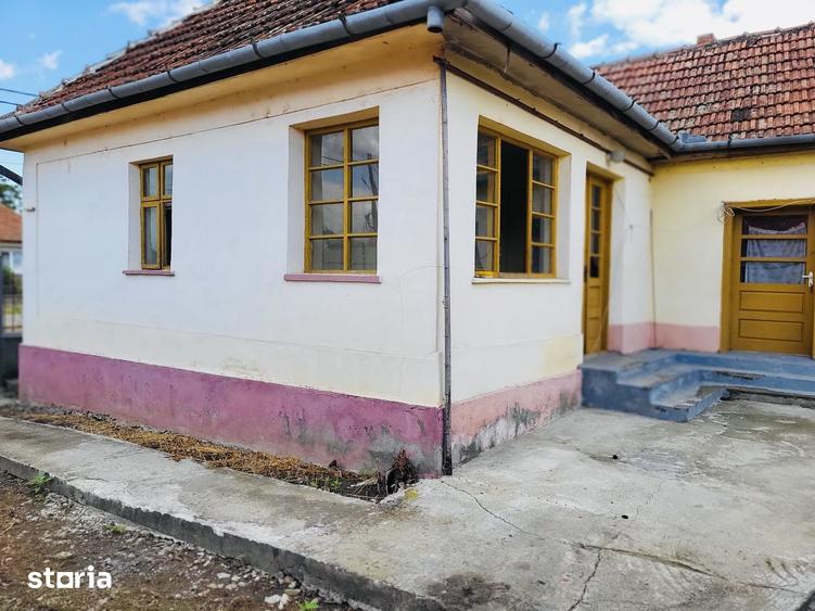 Casă cu 4 camere cu Teren 700 Mp în Rontău