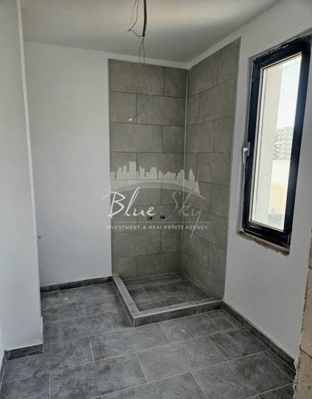 Apartament cu 3 camere decomandat în Mamaia-Sat
