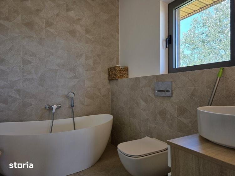 Casă cu 5 camere cu Teren 600 Mp în Clinceni