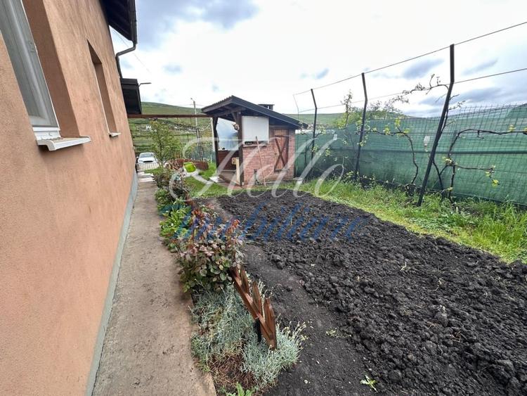 Casă individuală cu 3 camere cu Garaj în Câmpenești