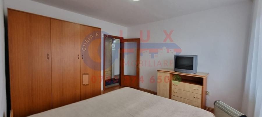 Apartament cu 3 camere decomandat în Piața Nouă