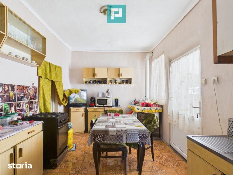 Casa cu 3 camere ?i 1047 mp in Peregu Mic