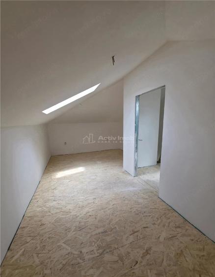 Casă cu 5 camere cu Teren 350 Mp în Tunari