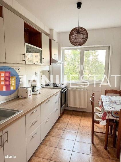 Apartament cu 3 camere semidecomandat în Tineretului