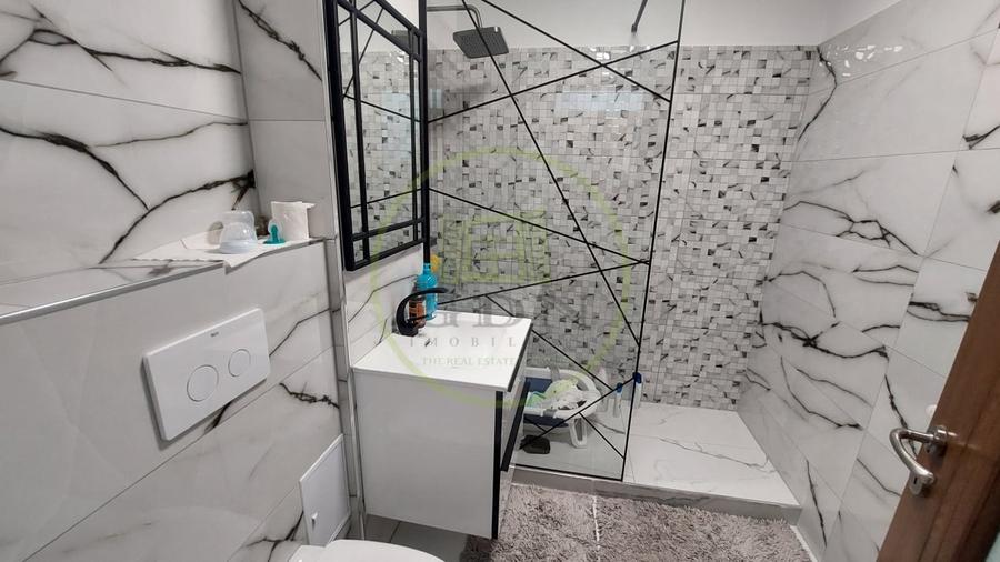 Apartament cu 3 camere semidecomandat, mobilat în Craiovița Nouă