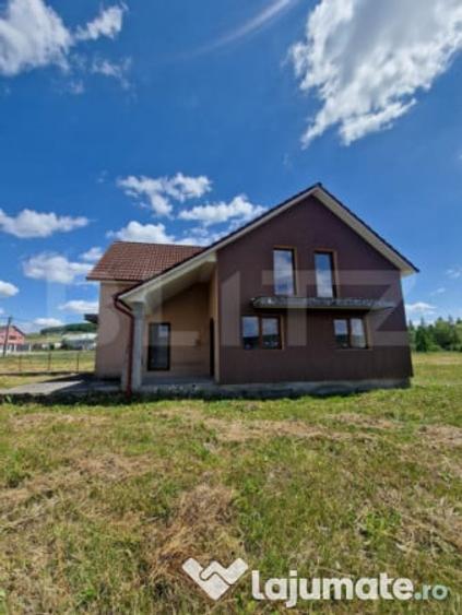 Casă cu 4 camere cu Teren 5600 Mp în Central