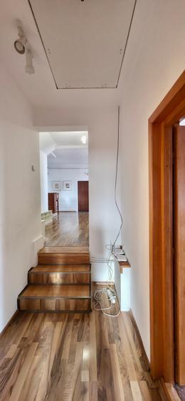 Penthouse cu 4 camere decomandat în Andrei Mureșanu