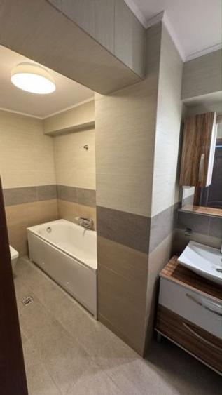 Apartament cu 3 camere semidecomandat, mobilat în Lacul Morii