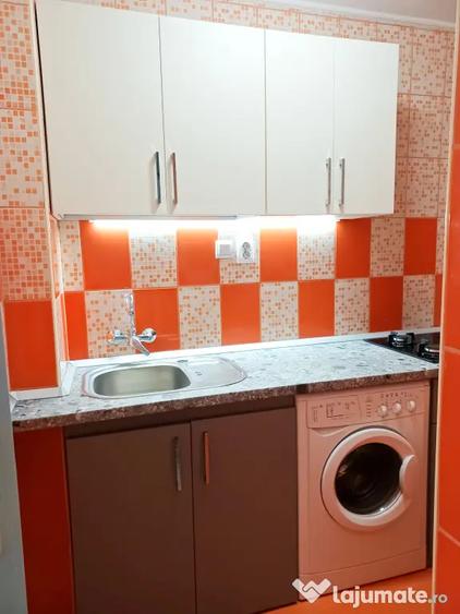 Garsonieră decomandată în Far