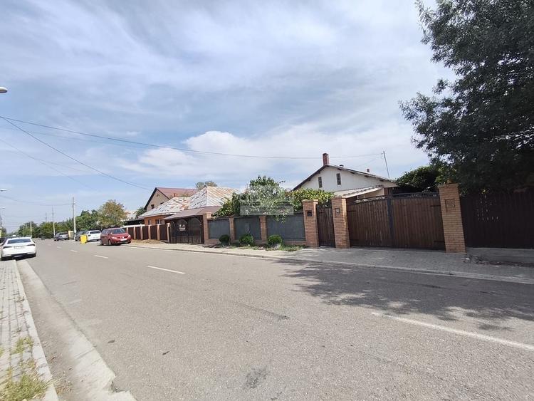 Casă individuală cu 3 camere cu Canalizare în Est