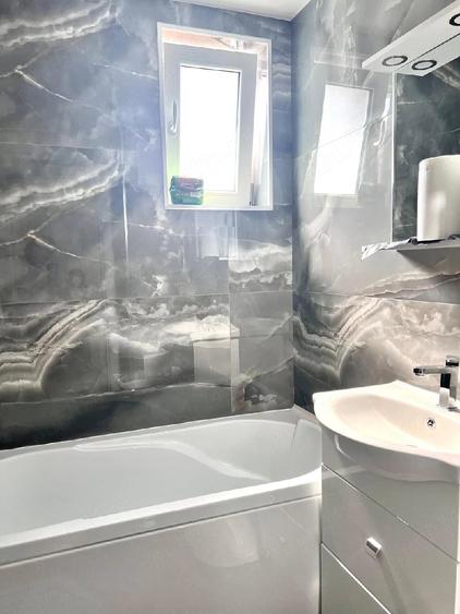 Apartament cu 3 camere decomandat în Exterior Vest