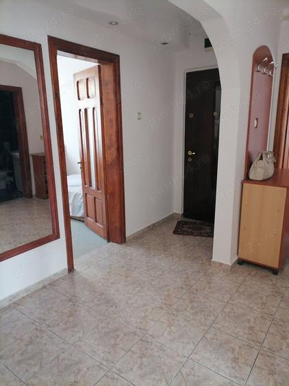 Apartament cu 4 camere decomandat în Central