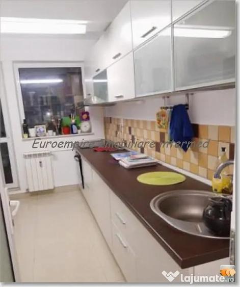 Apartament cu 3 camere semidecomandat în Central