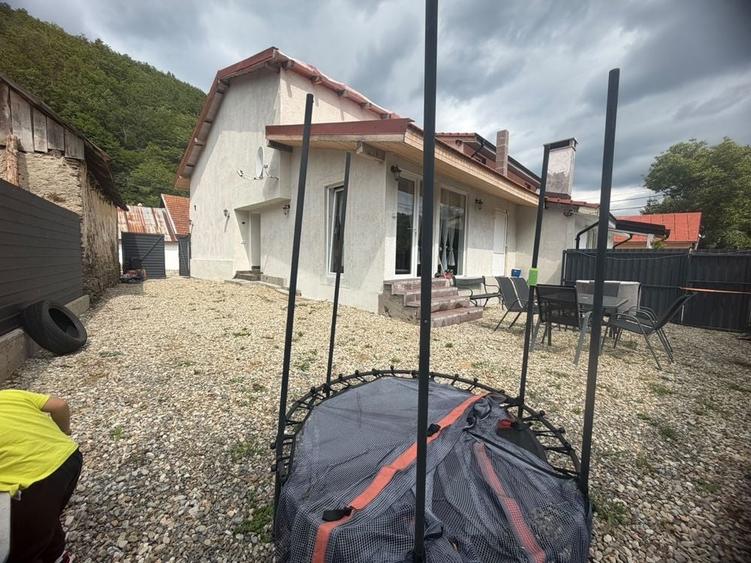 Casă cu 3 camere în Văliug