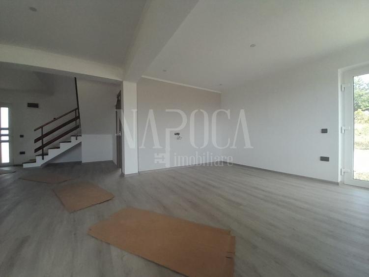Casă individuală cu 5 camere cu Canalizare în Oncea