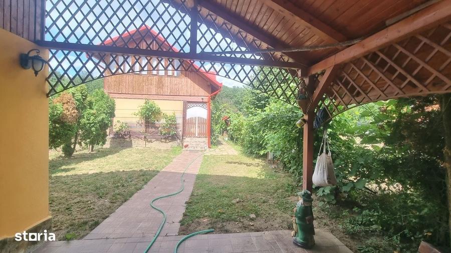 Casă cu 4 camere în Hidiș