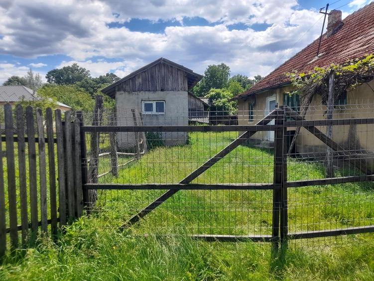 Casă cu 4 camere în Stâlpeni