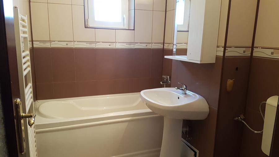 Apartament cu 3 camere decomandat în Zorilor